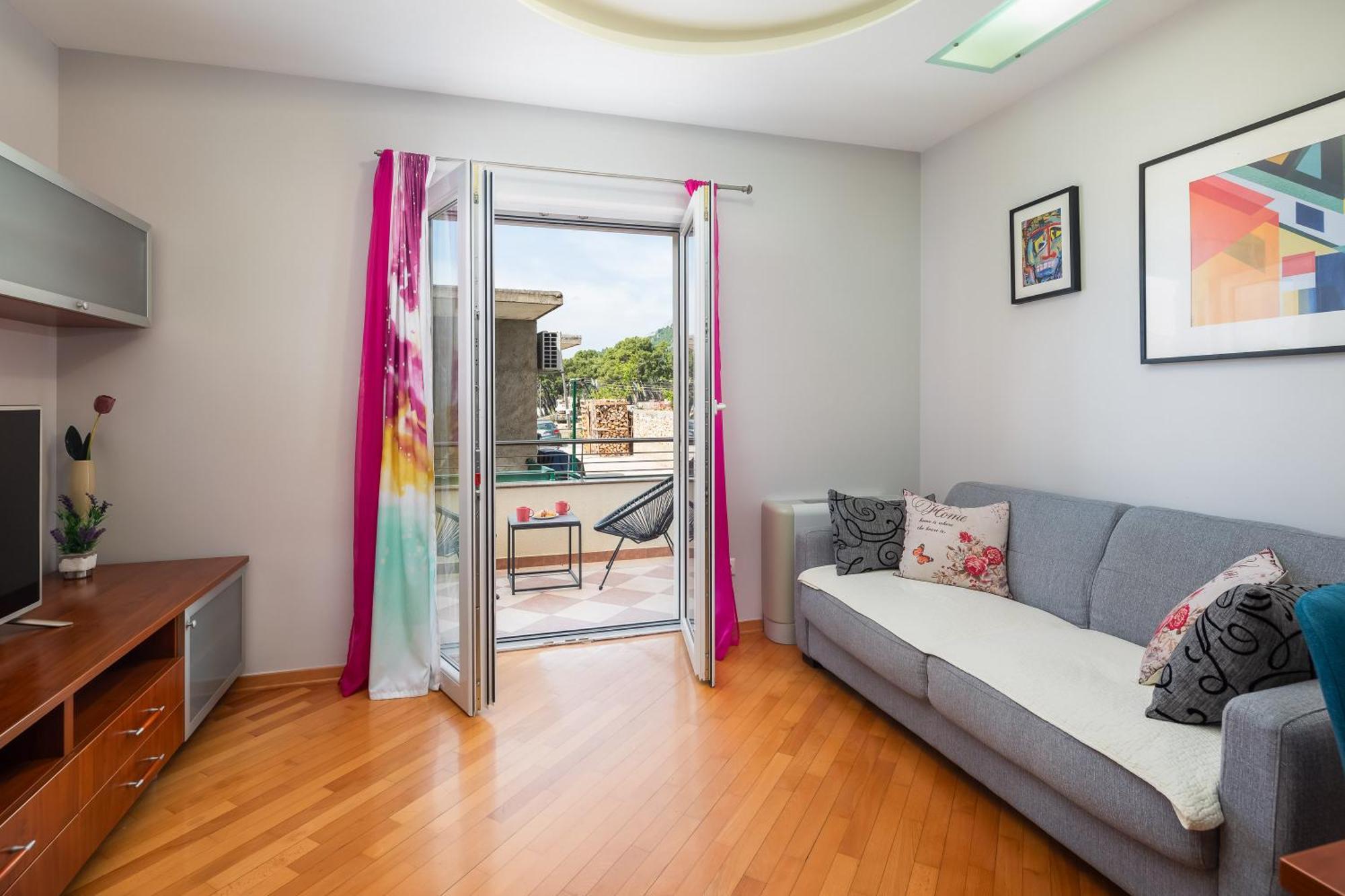 Brkic Apartments With Private Parking Makarska Room photo