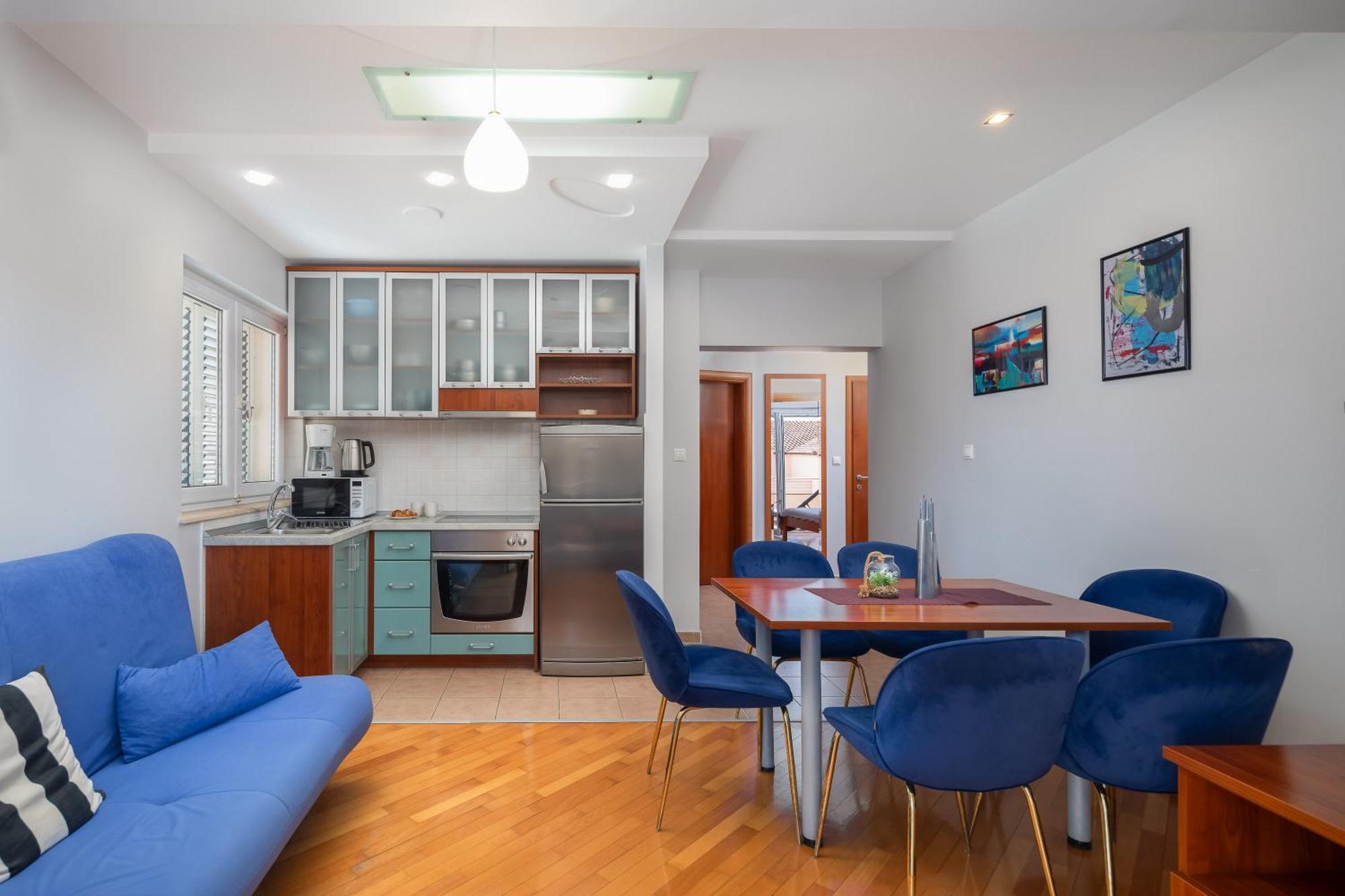 Brkic Apartments With Private Parking Makarska Room photo